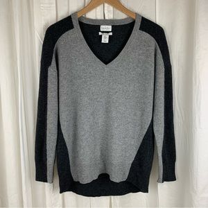 Nicole Miller Women’s Two Tone Charcoal & Gray V-Neck‎ Sweater Size XS